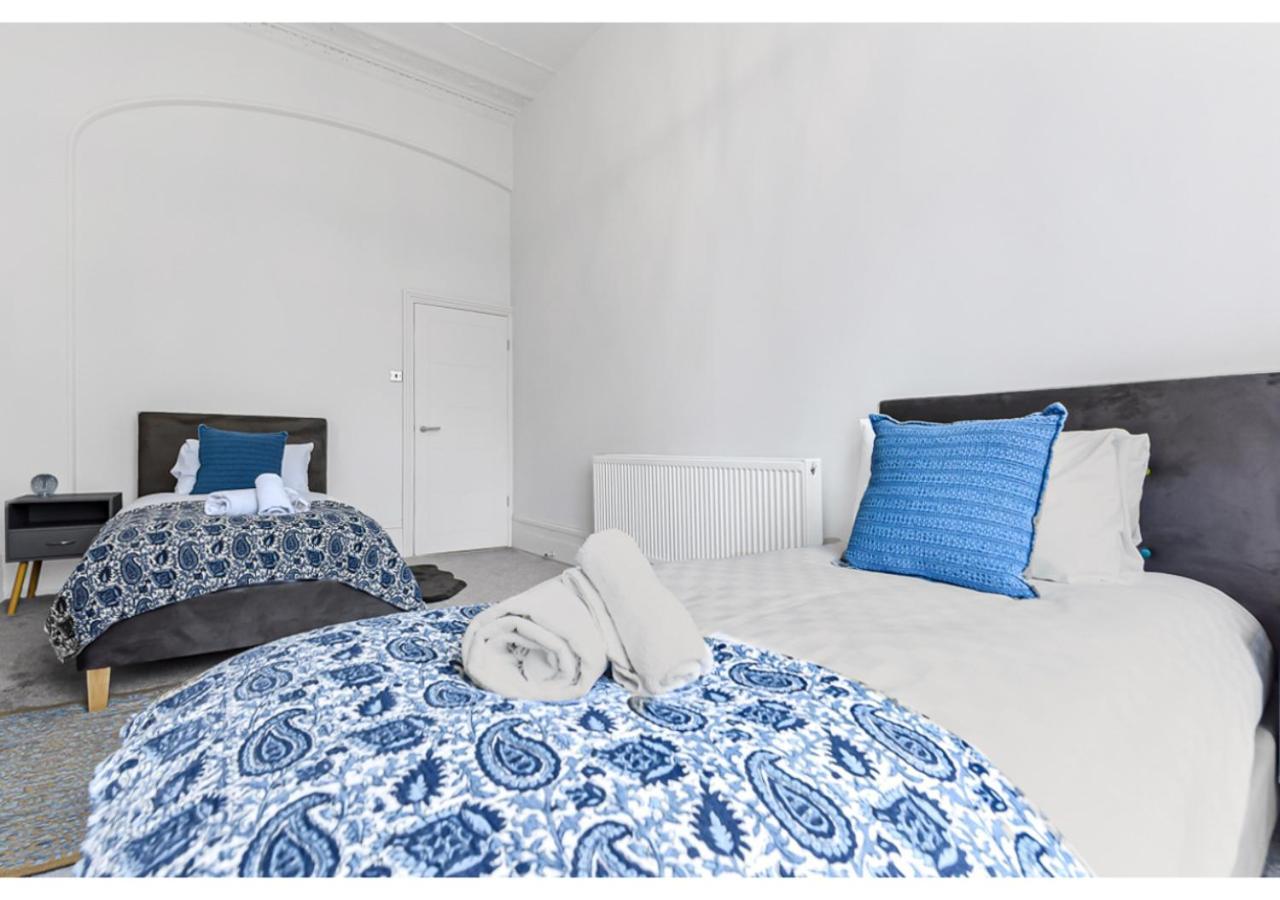 Upscale Urban Haven: Luxury Flat Appartement Londen Buitenkant foto