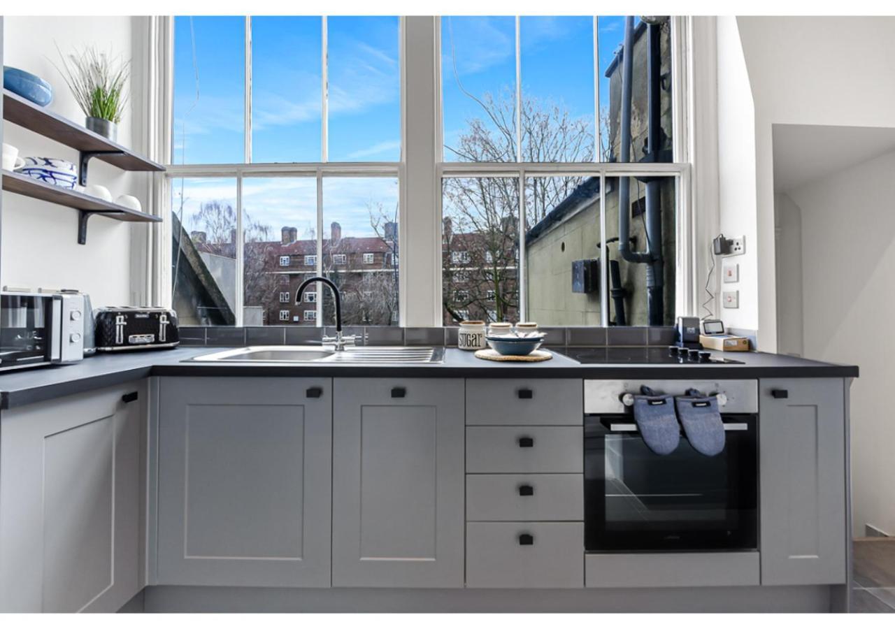 Upscale Urban Haven: Luxury Flat Appartement Londen Buitenkant foto