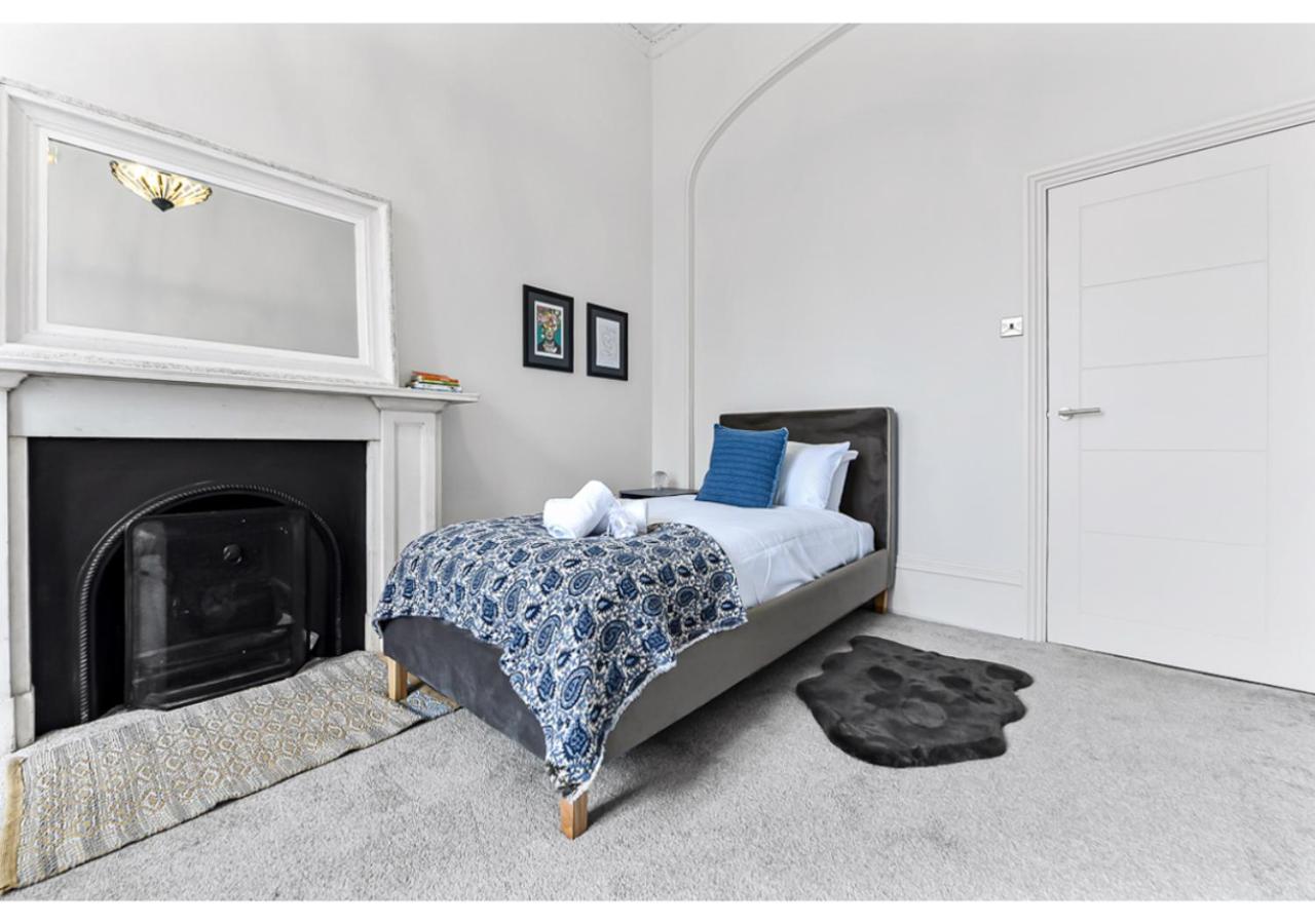 Upscale Urban Haven: Luxury Flat Appartement Londen Buitenkant foto